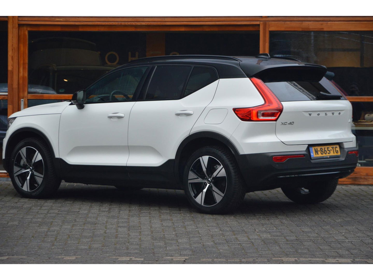 Volvo XC40 Recharge Pro | Panoramadak | Stoel + Stuur Verwarmd | Harman/Kardon | 360° Camera | BLIS | Memory |