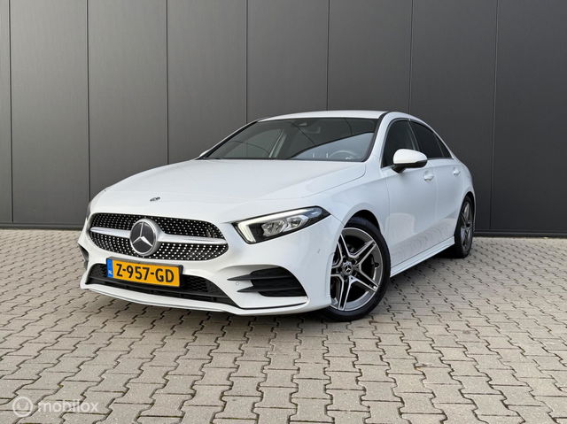 Mercedes-Benz A-Klasse - 200 AMG/Carplay/Cruise/Ambient/Trekhaak/Cam/Led