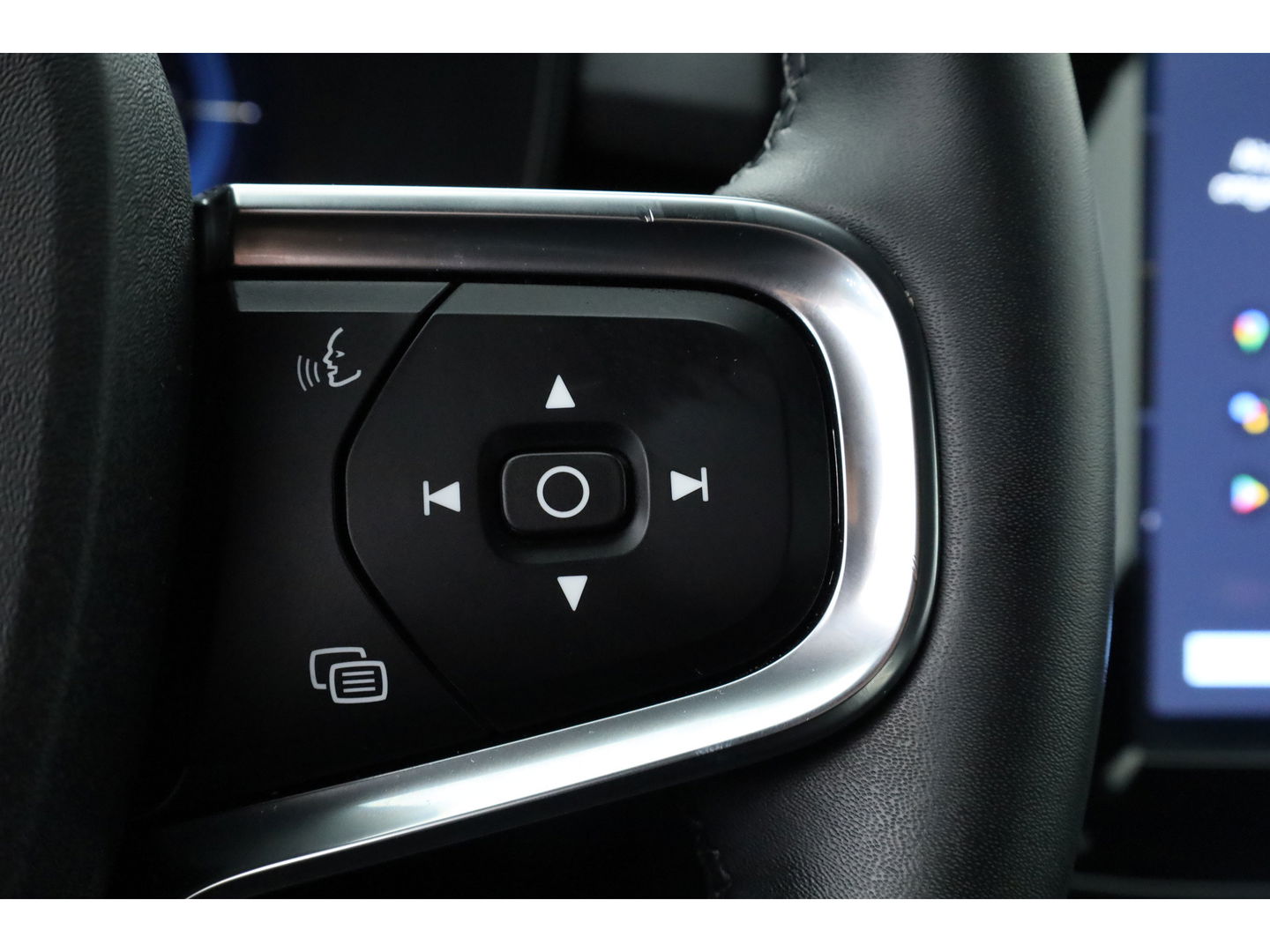 Volvo XC40 Recharge Plus 70 kWh | Pilot Assist | Stoel- Stuurverw. | All Seasons | Camera | Google info.