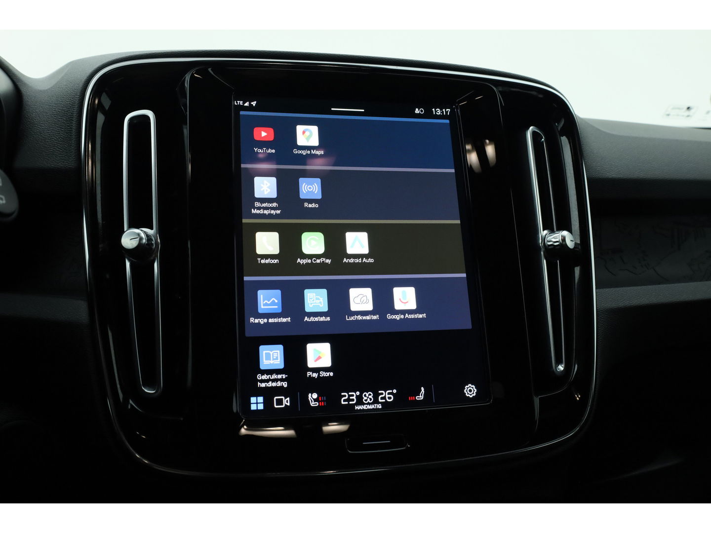 Volvo XC40 Recharge Plus 70 kWh | Pilot Assist | Stoel- Stuurverw. | All Seasons | Camera | Google info.