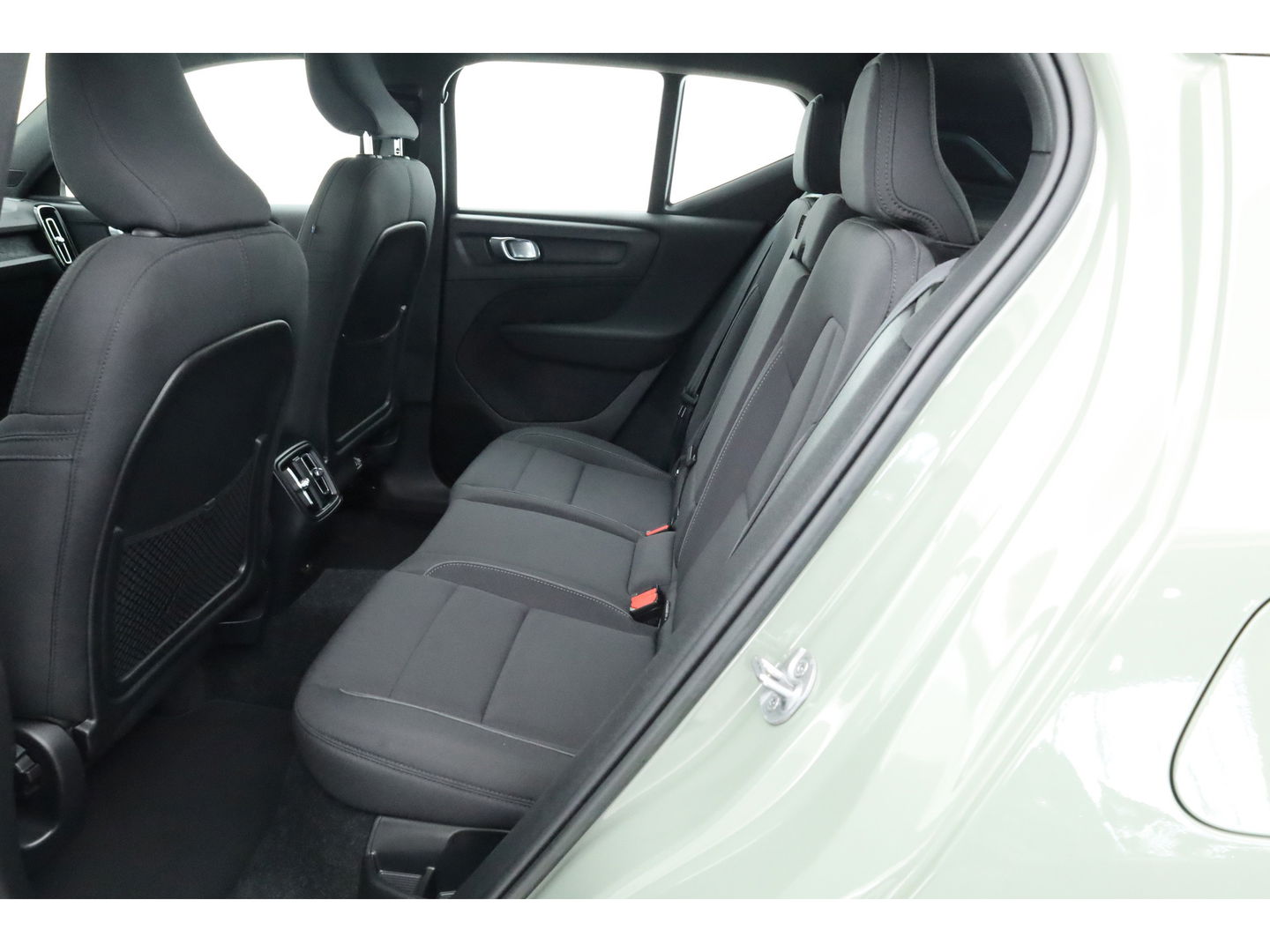 Volvo XC40 Recharge Plus 70 kWh | Pilot Assist | Stoel- Stuurverw. | All Seasons | Camera | Google info.