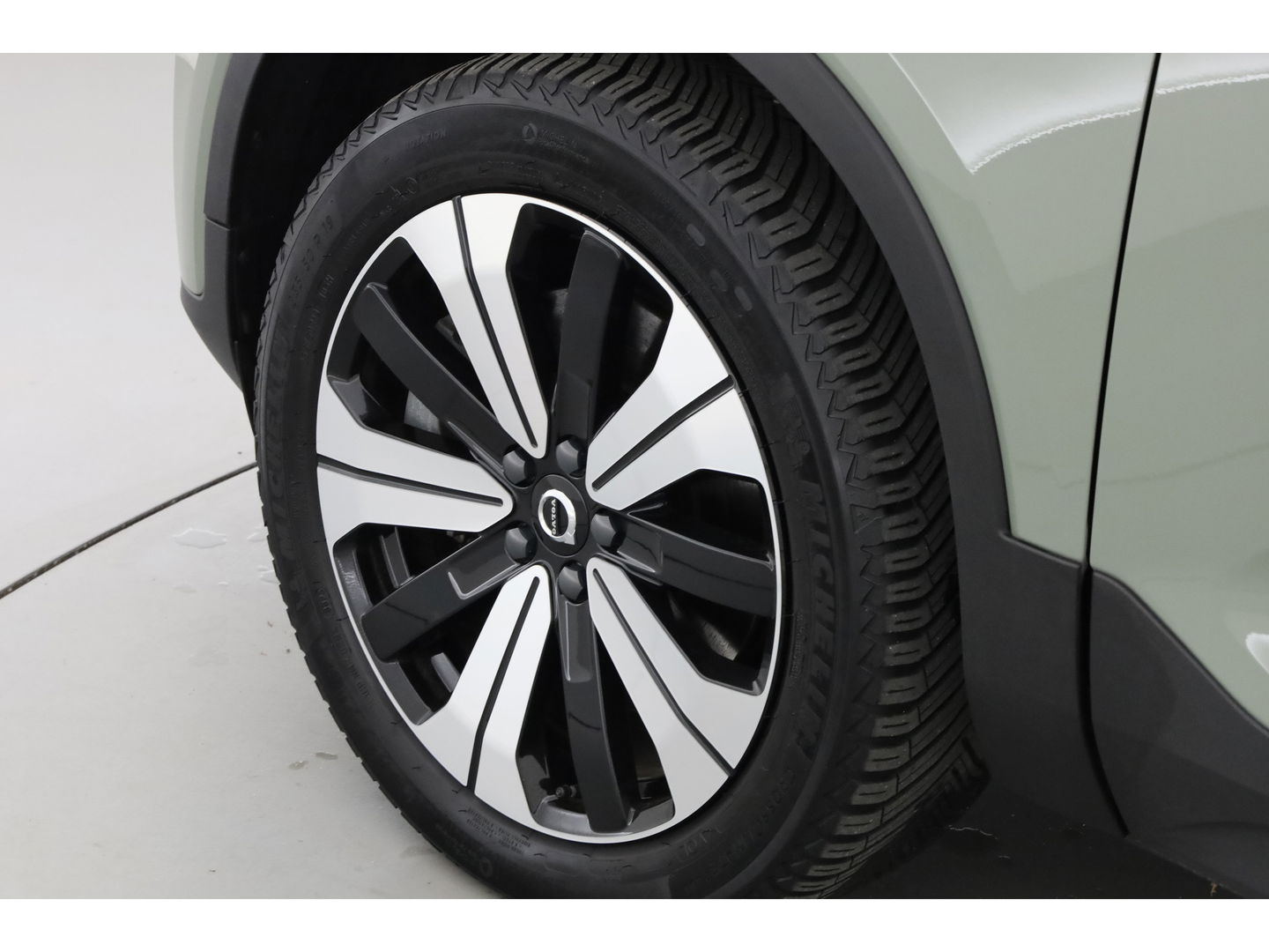 Volvo XC40 Recharge Plus 70 kWh | Pilot Assist | Stoel- Stuurverw. | All Seasons | Camera | Google info.