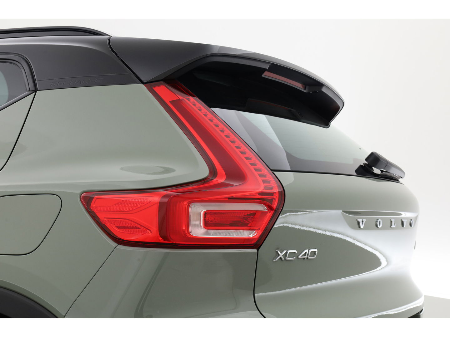 Volvo XC40 Recharge Plus 70 kWh | Pilot Assist | Stoel- Stuurverw. | All Seasons | Camera | Google info.
