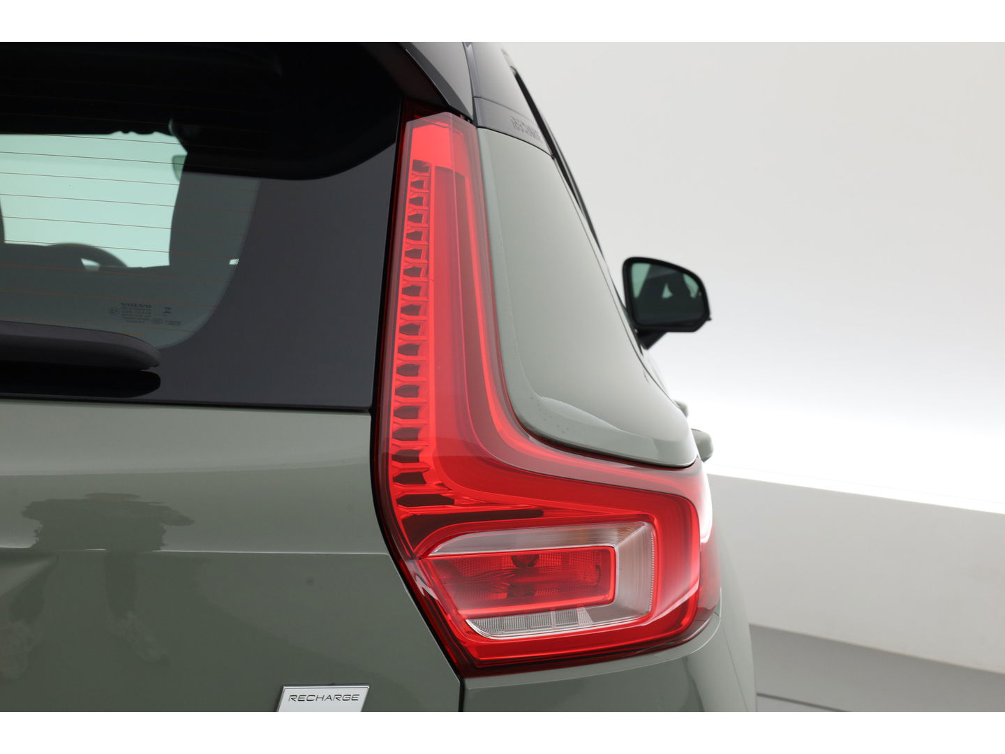 Volvo XC40 Recharge Plus 70 kWh | Pilot Assist | Stoel- Stuurverw. | All Seasons | Camera | Google info.