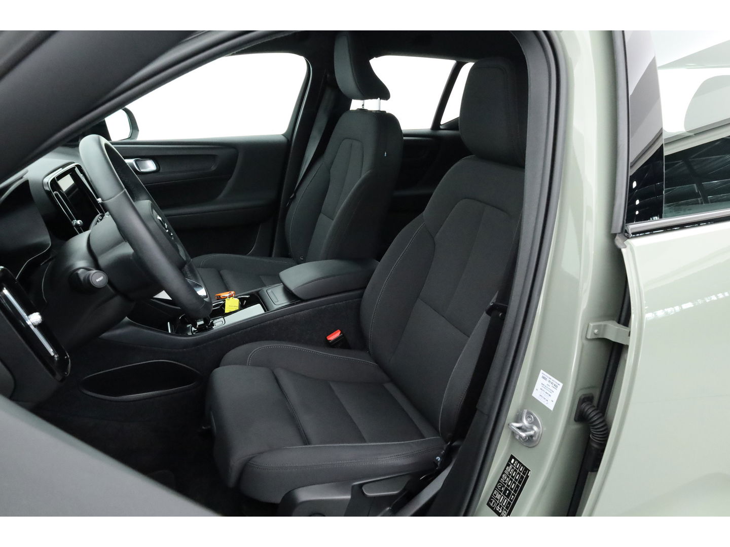 Volvo XC40 Recharge Plus 70 kWh | Pilot Assist | Stoel- Stuurverw. | All Seasons | Camera | Google info.