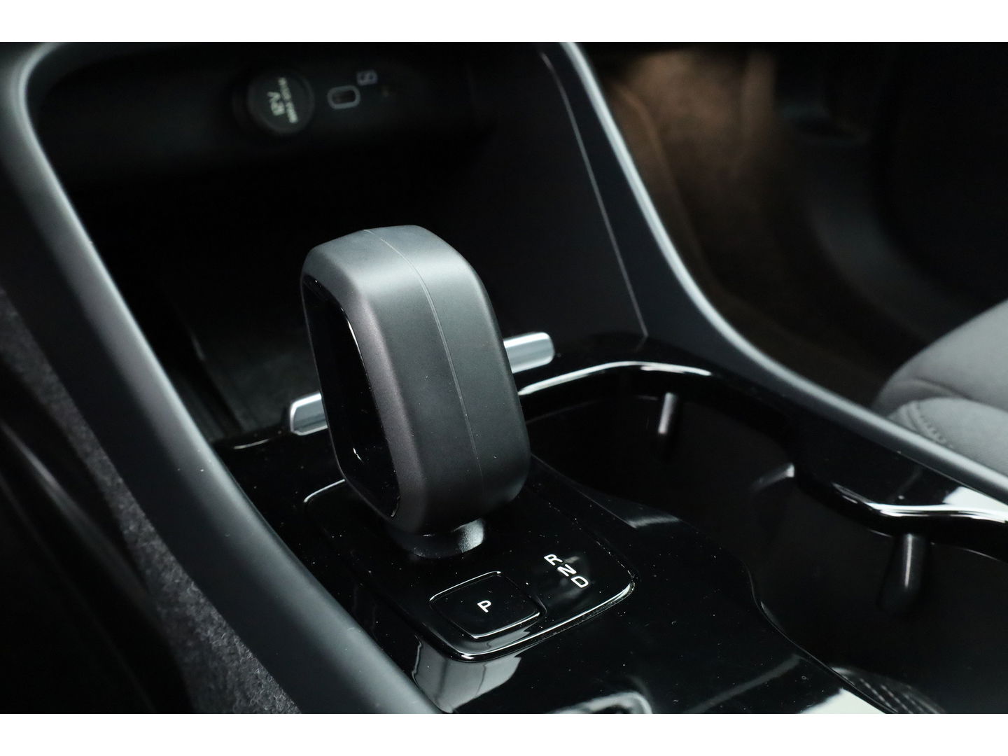 Volvo XC40 Recharge Plus 70 kWh | Pilot Assist | Stoel- Stuurverw. | All Seasons | Camera | Google info.