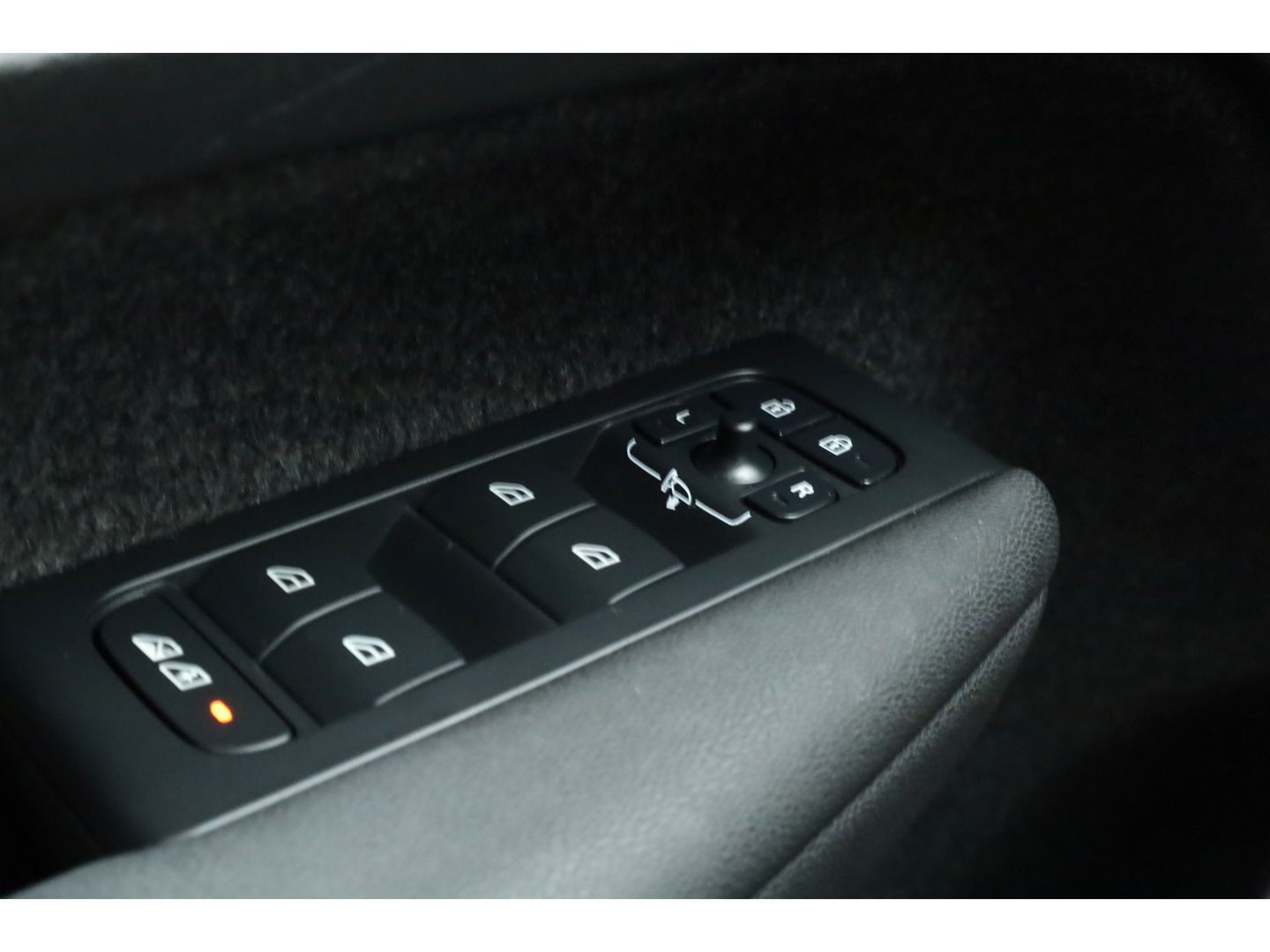 Volvo XC40 Recharge Plus 70 kWh | Pilot Assist | Stoel- Stuurverw. | All Seasons | Camera | Google info.