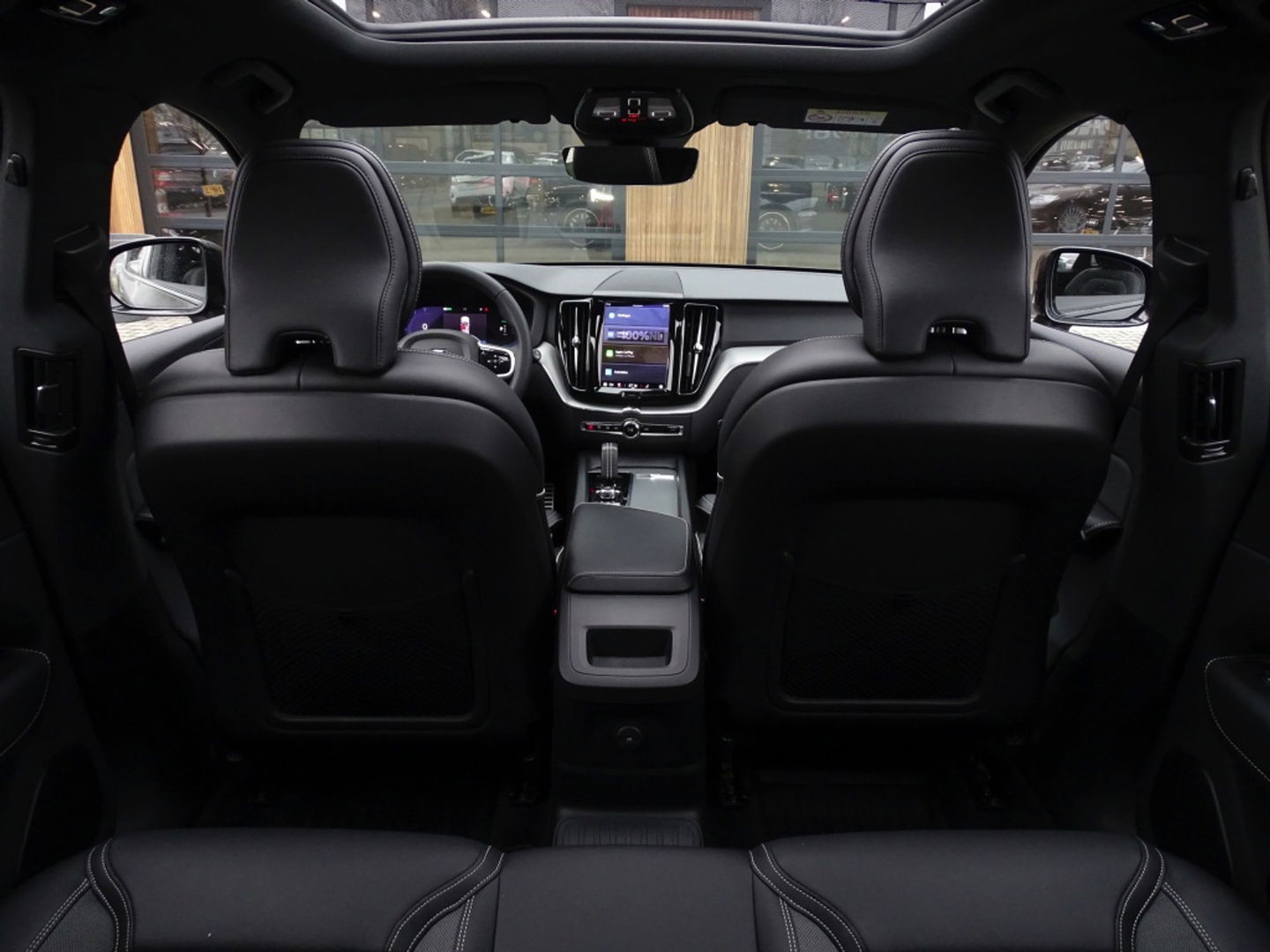 Volvo XC60 T6 341K AWD Recharge Plug-In Hybrid / R- Design / LED