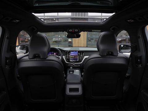 Volvo XC60 T6 341K AWD Recharge Plug-In Hybrid / R- Design / LED