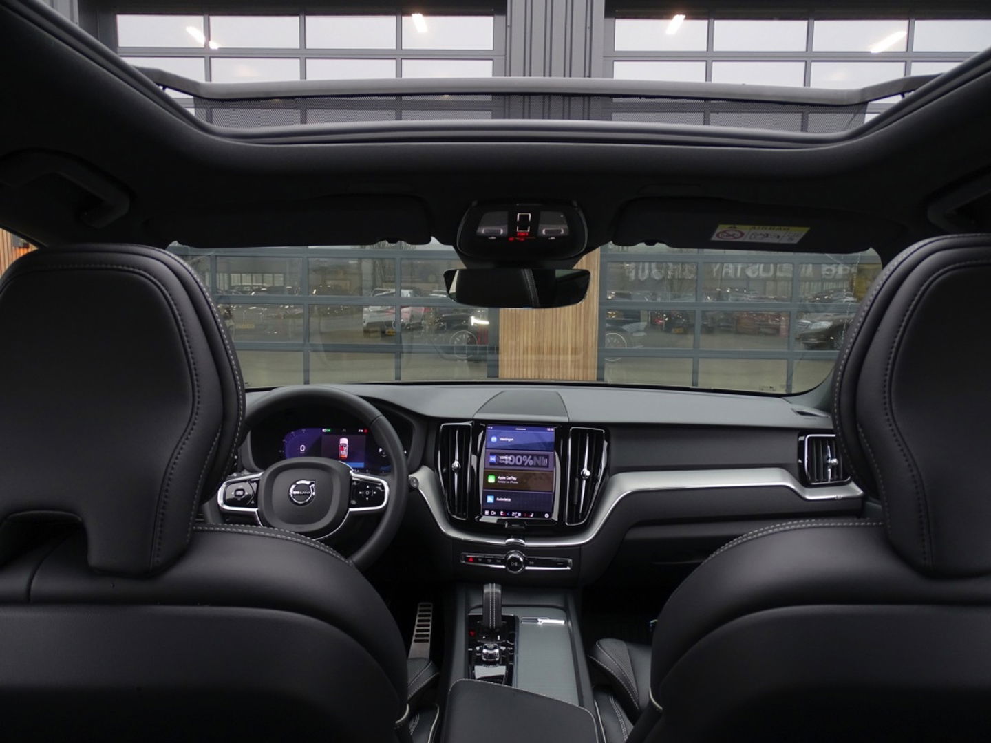 Volvo XC60 T6 341K AWD Recharge Plug-In Hybrid / R- Design / LED