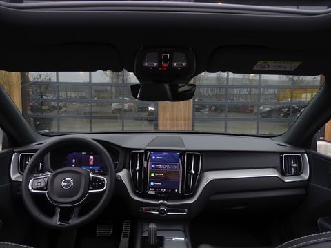 Volvo XC60 T6 341K AWD Recharge Plug-In Hybrid / R- Design / LED