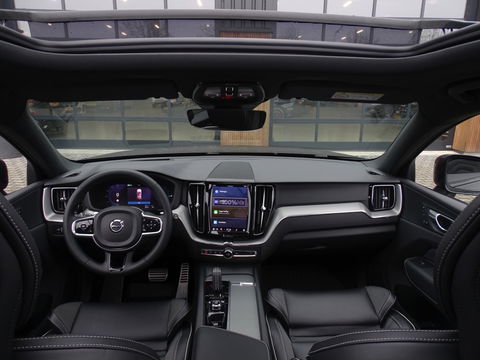 Volvo XC60 T6 341K AWD Recharge Plug-In Hybrid / R- Design / LED