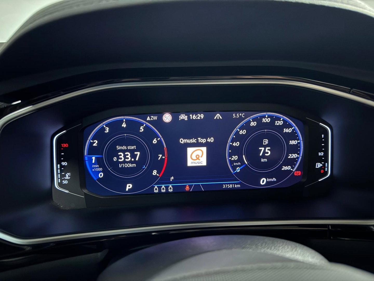 Volkswagen T-Roc 1.5 TSI R-Line PANO KEYLESS CAM