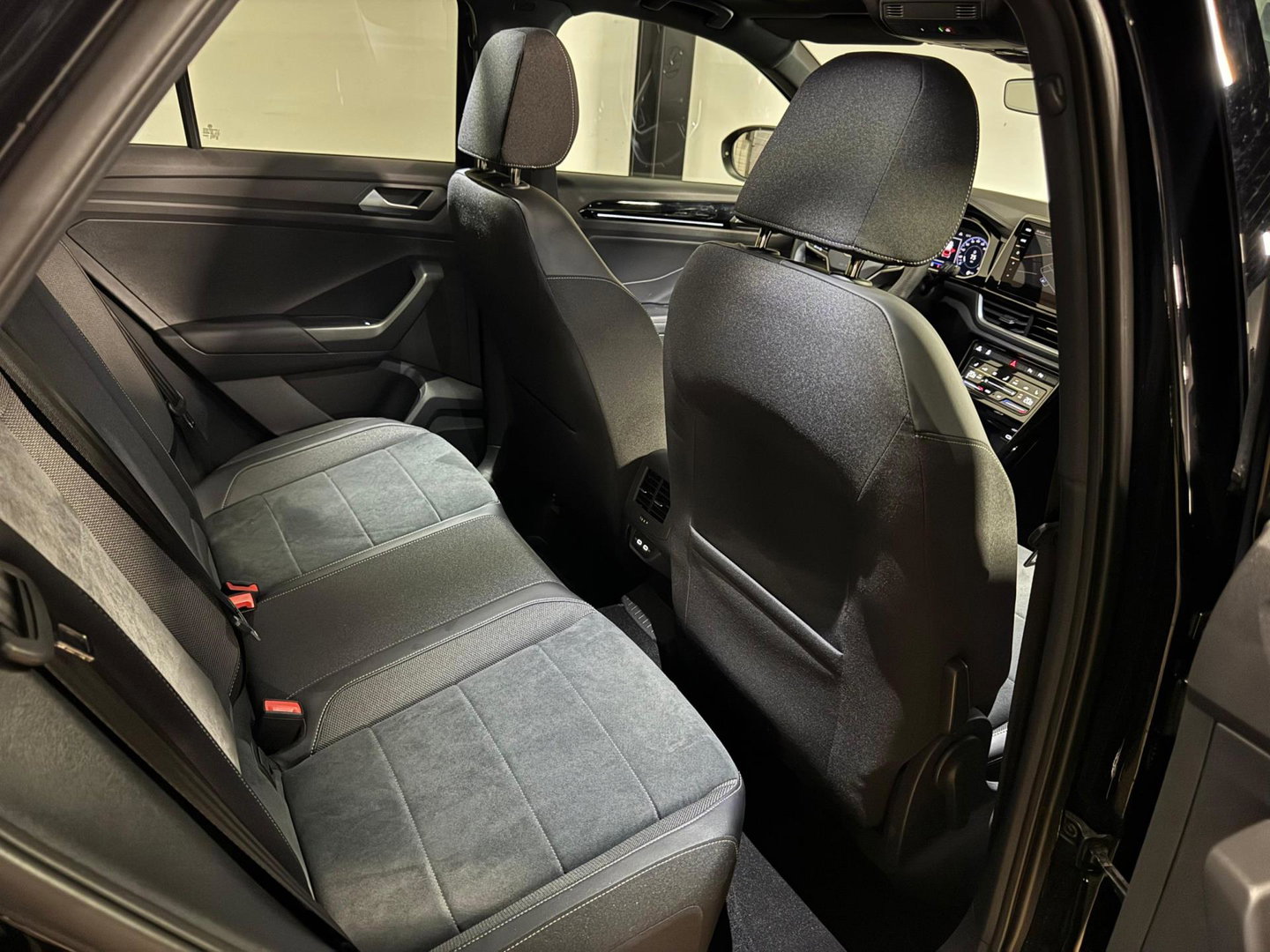 Volkswagen T-Roc 1.5 TSI R-Line PANO KEYLESS CAM