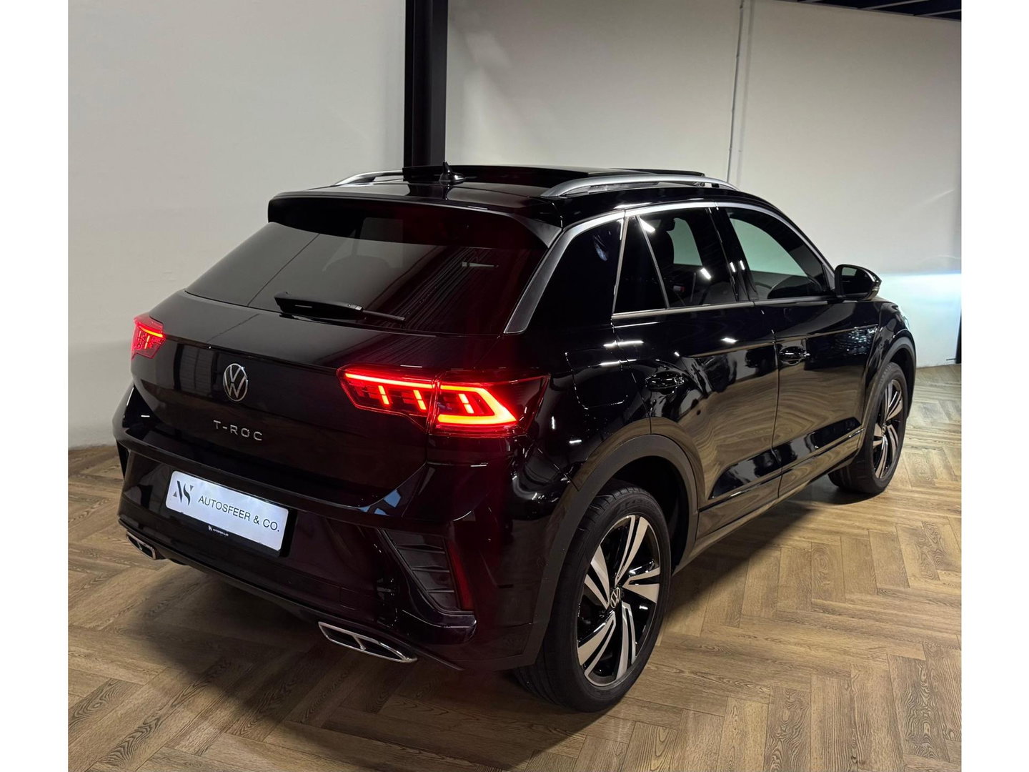 Volkswagen T-Roc 1.5 TSI R-Line PANO KEYLESS CAM