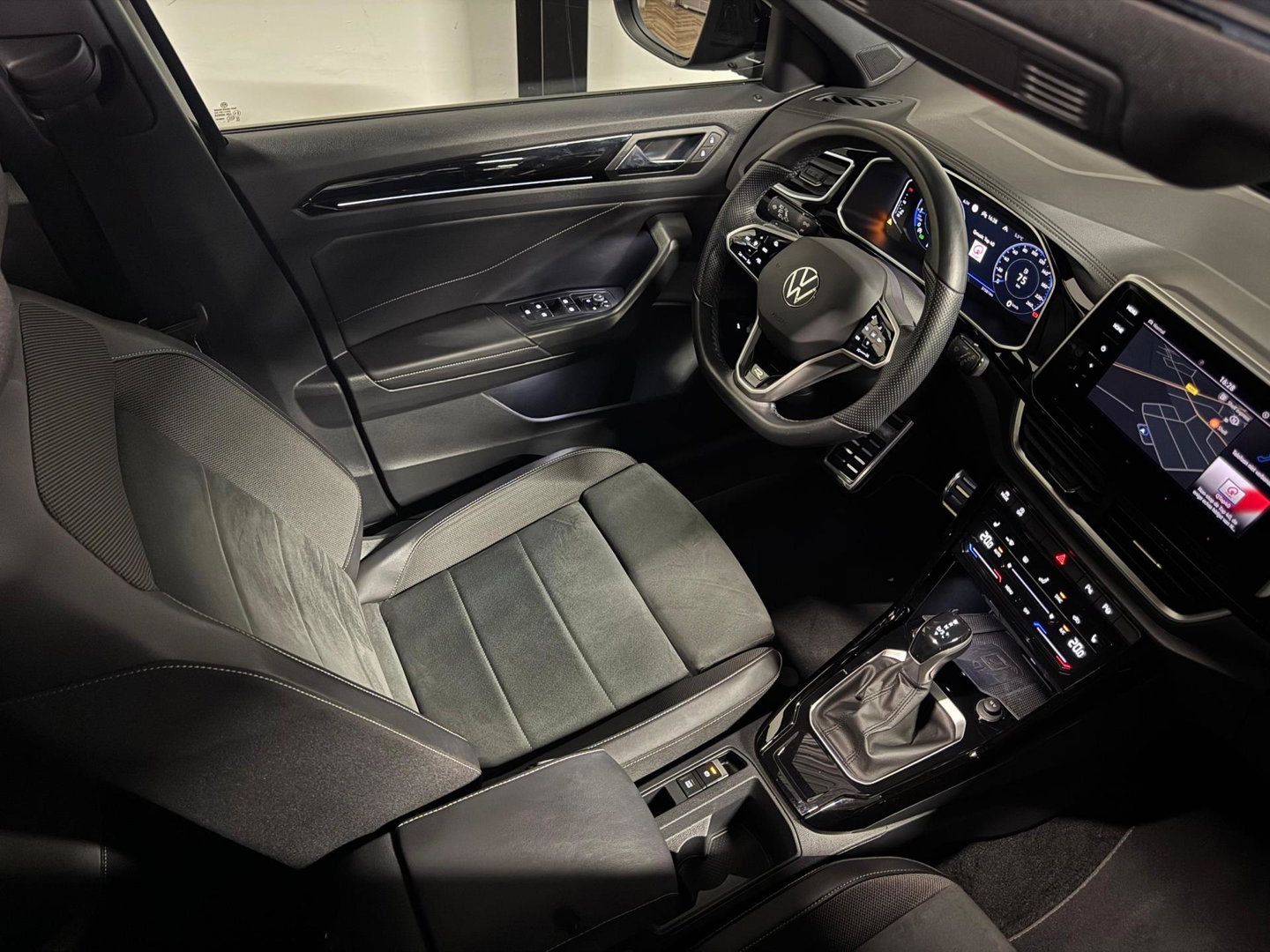 Volkswagen T-Roc 1.5 TSI R-Line PANO KEYLESS CAM