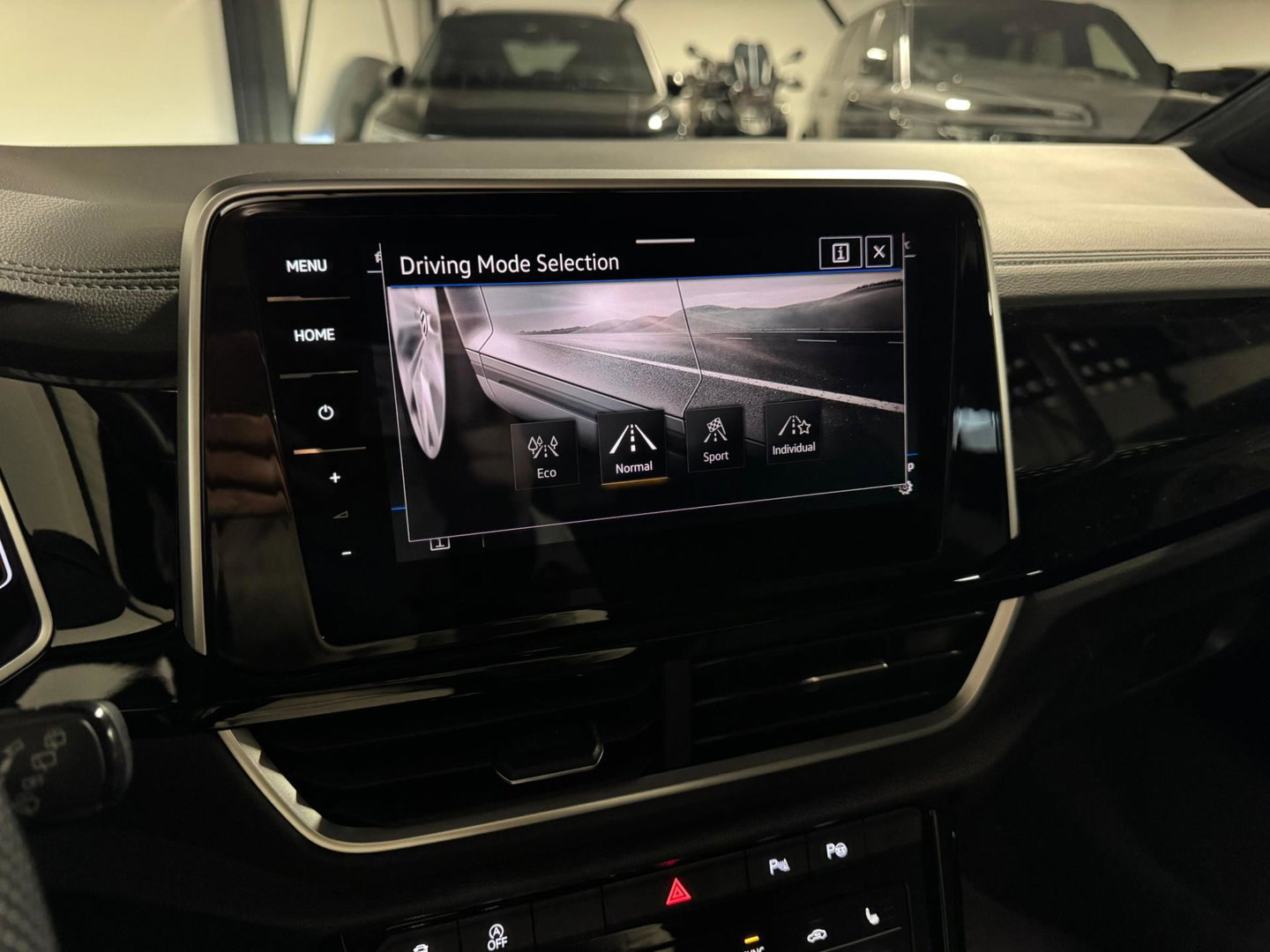 Volkswagen T-Roc 1.5 TSI R-Line PANO KEYLESS CAM