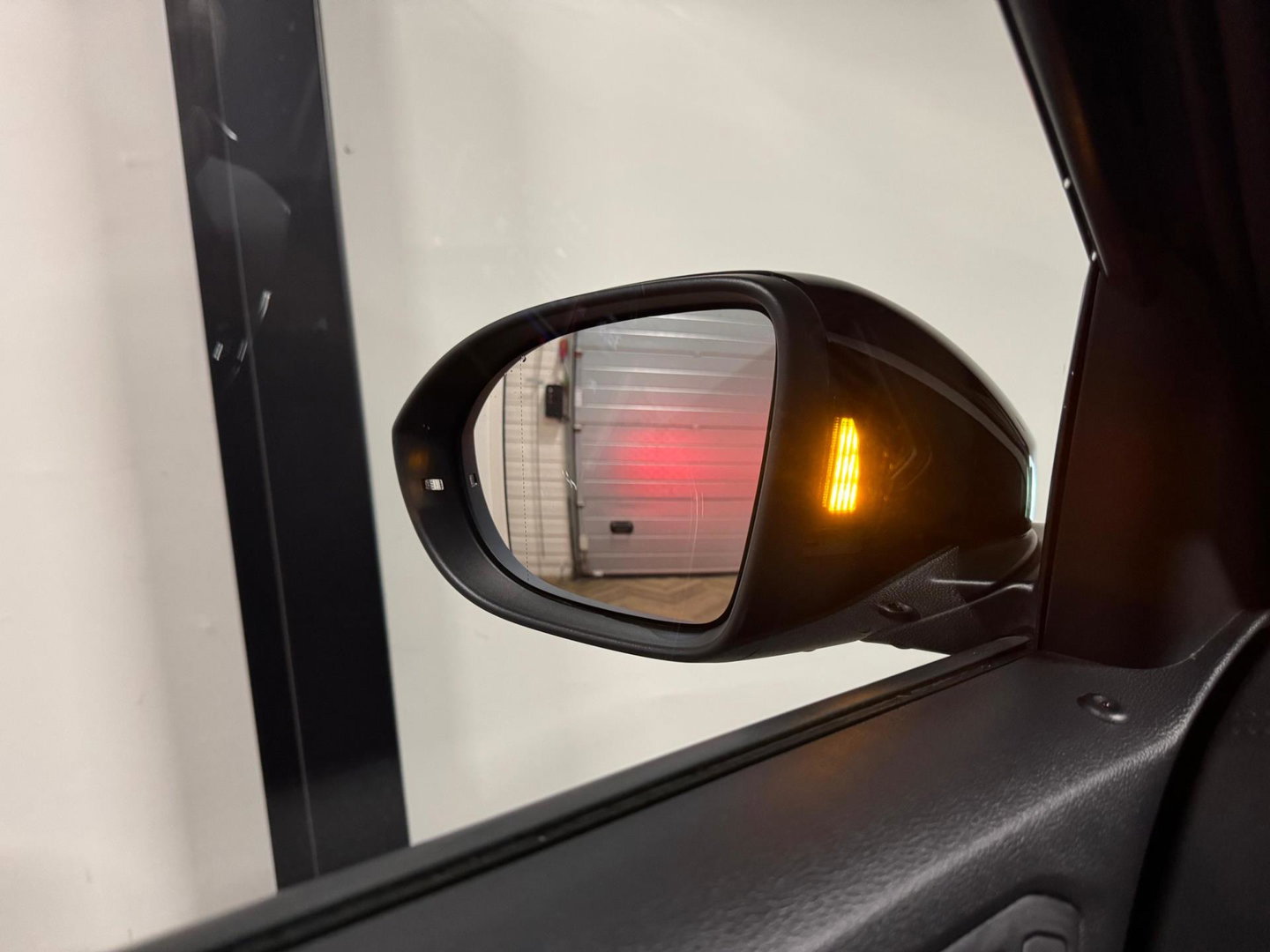 Volkswagen T-Roc 1.5 TSI R-Line PANO KEYLESS CAM