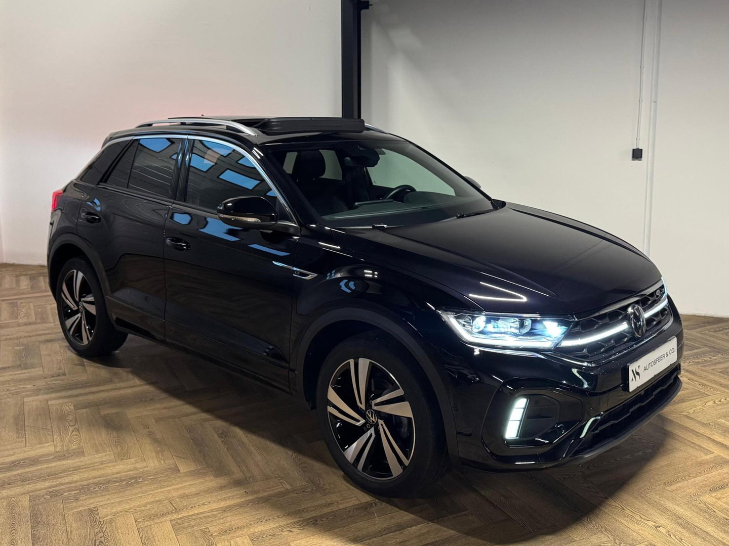 Volkswagen T-Roc 1.5 TSI R-Line PANO KEYLESS CAM