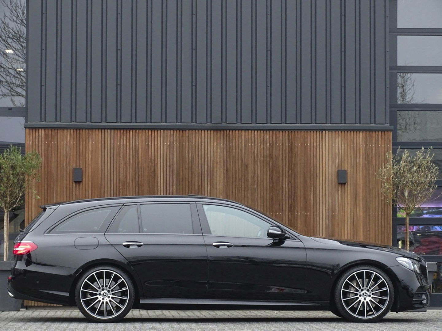 Mercedes-Benz E-Klasse Estate 400 334PK V6T 4Matic / Designo / alcantara / Burmester / 360°
