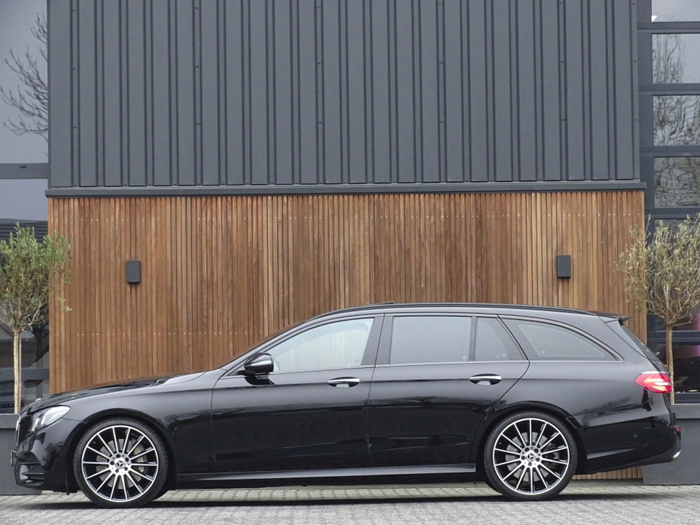 Mercedes-Benz E-Klasse Estate 400 334PK V6T 4Matic / Designo / alcantara / Burmester / 360°