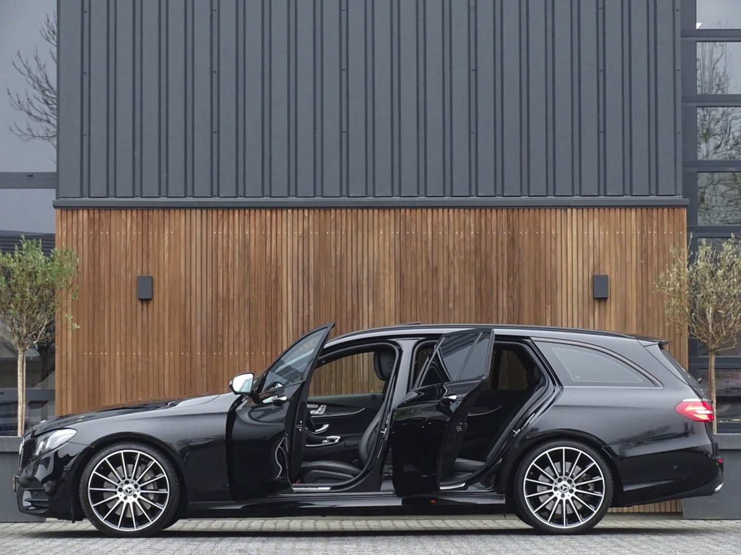 Mercedes-Benz E-Klasse Estate 400 334PK V6T 4Matic / Designo / alcantara / Burmester / 360°