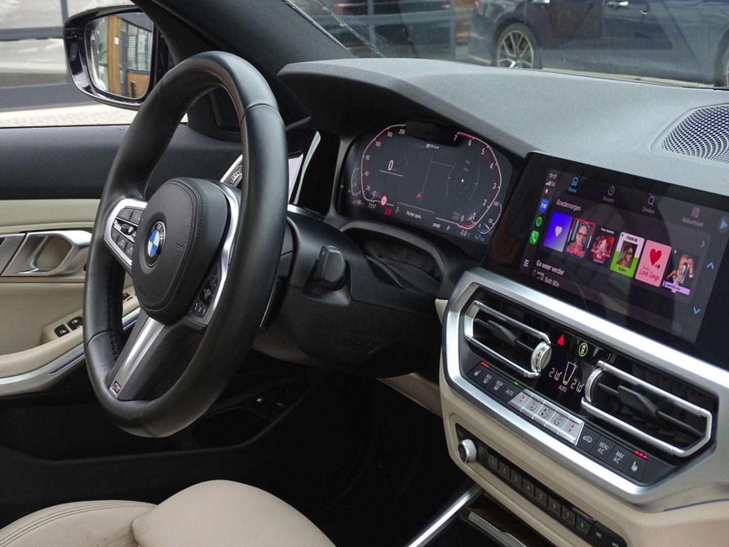 BMW 3-serie 330e 292PK M-Sport / laser / ACC / trekhaak / head-up