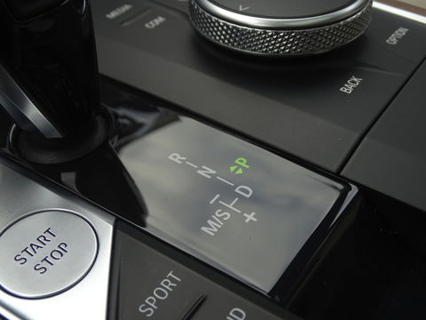 BMW 3-serie 330e 292PK M-Sport / laser / ACC / trekhaak / head-up