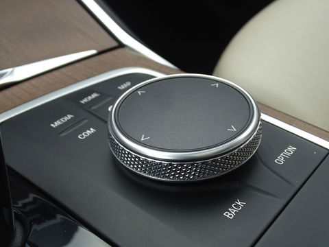 BMW 3-serie 330e 292PK M-Sport / laser / ACC / trekhaak / head-up