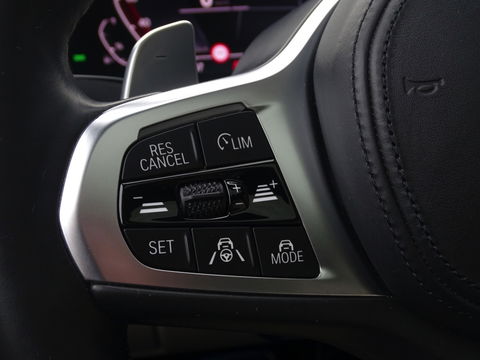 BMW 3-serie 330e 292PK M-Sport / laser / ACC / trekhaak / head-up