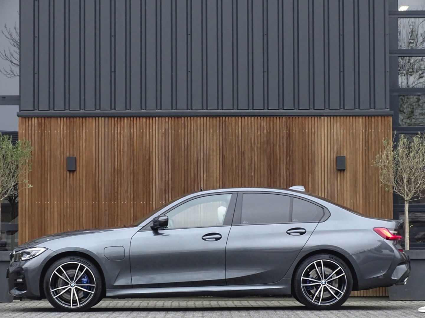 BMW 3-serie 330e 292PK M-Sport / laser / ACC / trekhaak / head-up