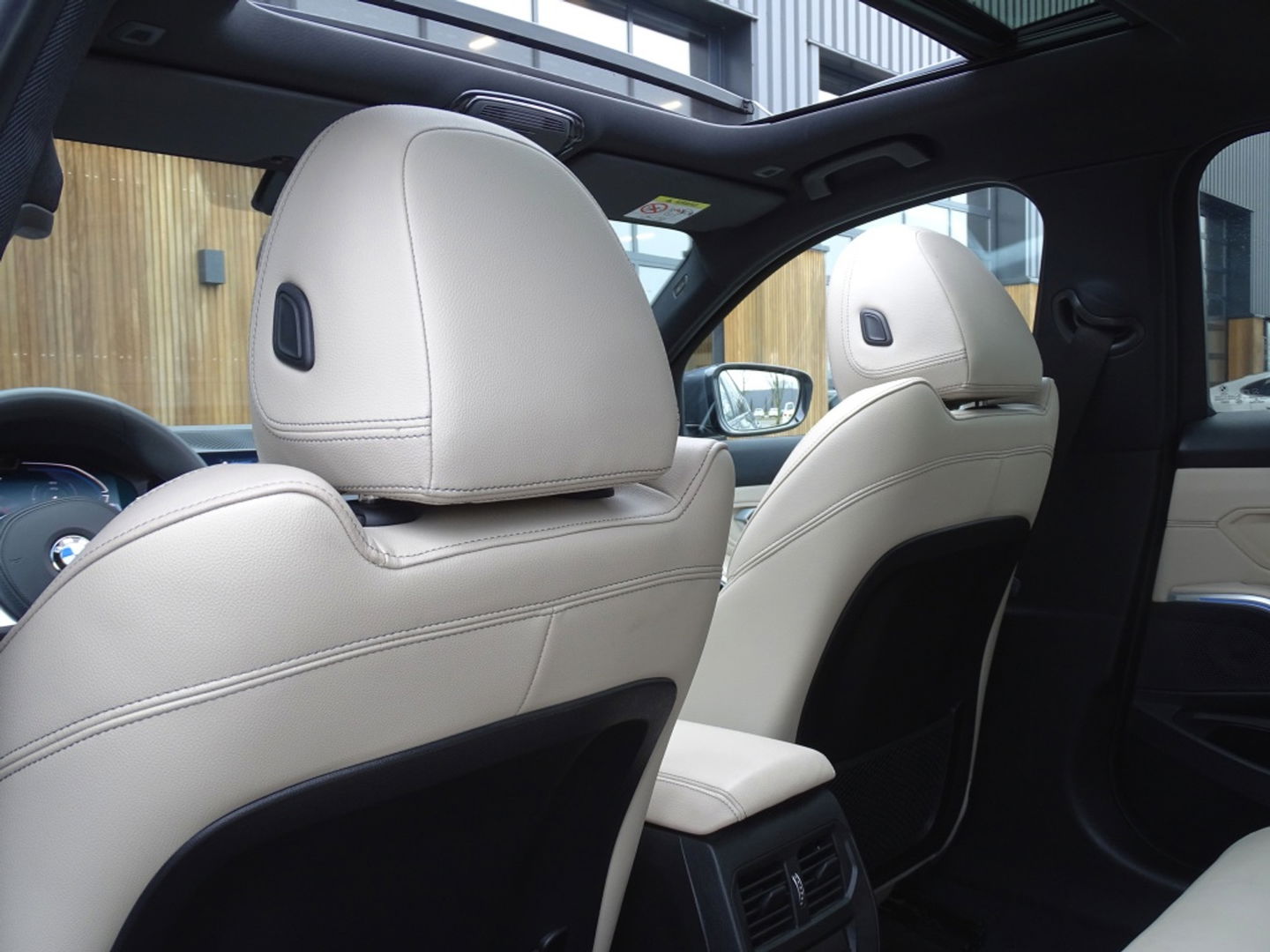 BMW 3-serie 330e 292PK M-Sport / laser / ACC / trekhaak / head-up