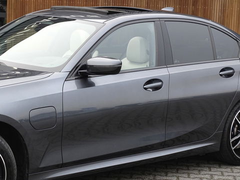 BMW 3-serie 330e 292PK M-Sport / laser / ACC / trekhaak / head-up