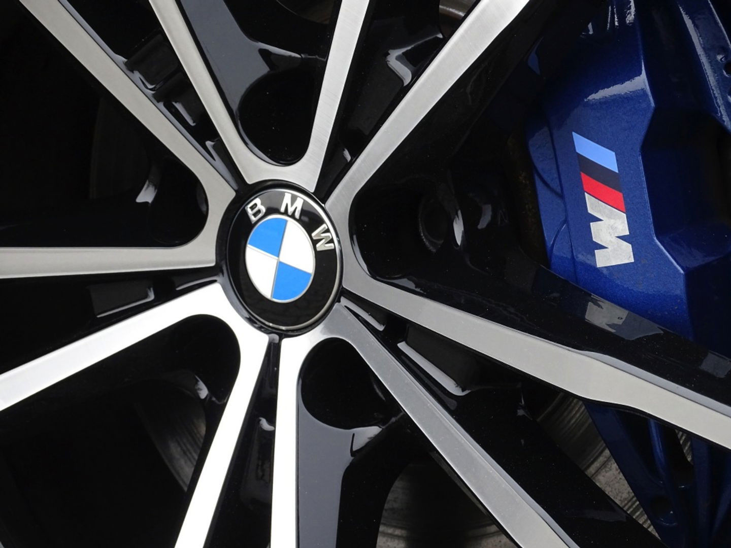 BMW 3-serie 330e 292PK M-Sport / laser / ACC / trekhaak / head-up