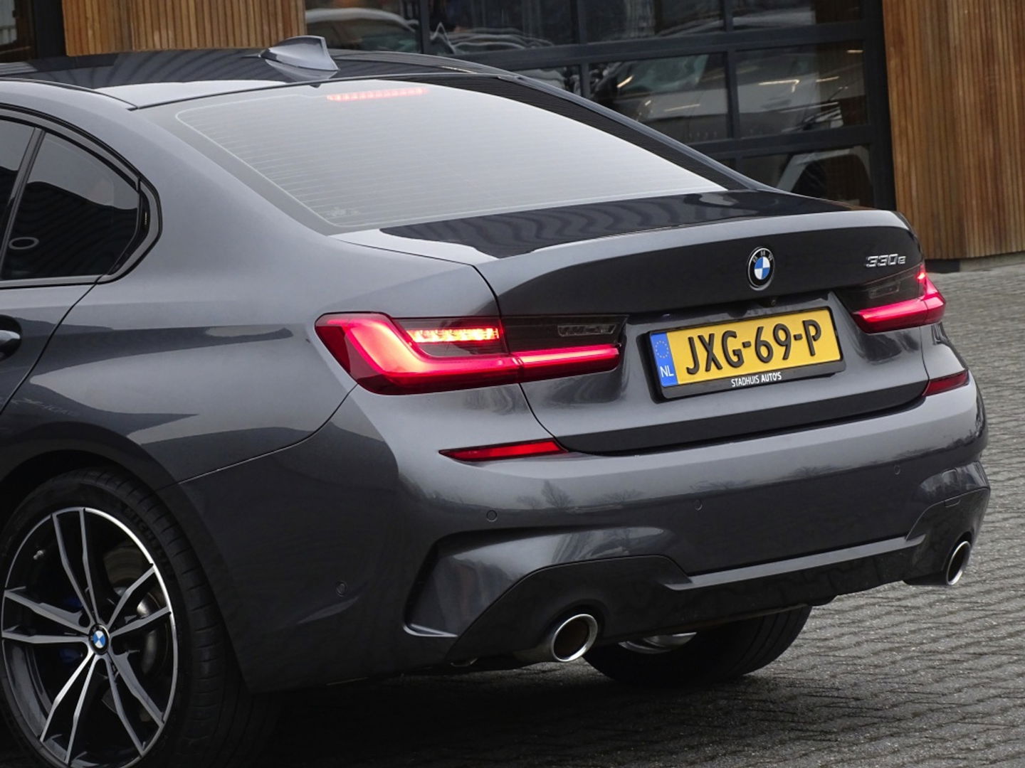 BMW 3-serie 330e 292PK M-Sport / laser / ACC / trekhaak / head-up