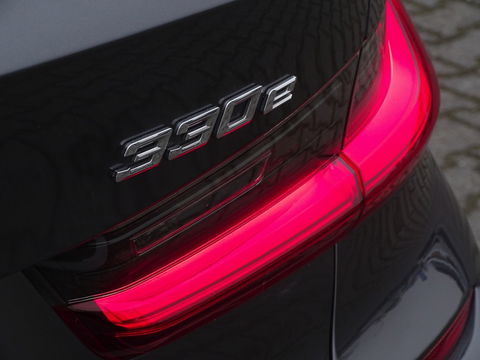 BMW 3-serie 330e 292PK M-Sport / laser / ACC / trekhaak / head-up