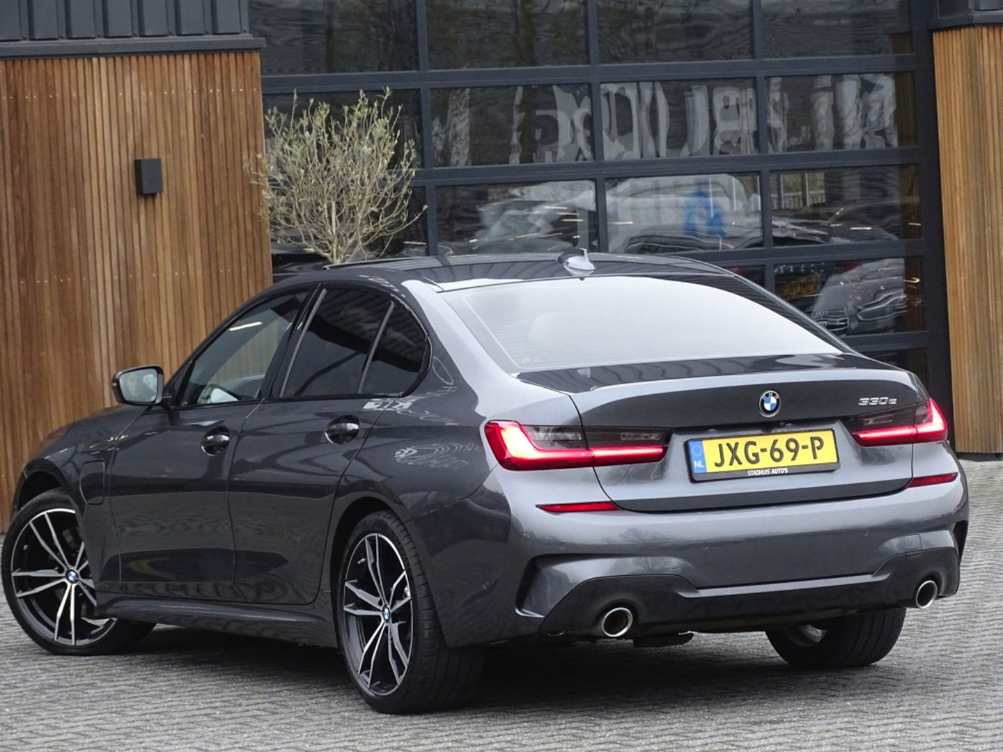 BMW 3-serie 330e 292PK M-Sport / laser / ACC / trekhaak / head-up