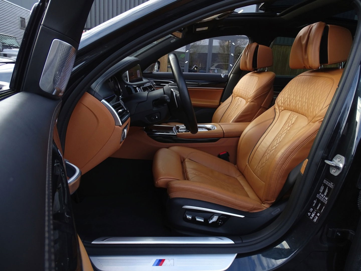 BMW 7 Serie 750Li LANG V8 449PK xDr. High Exec / M-Individual / Bowers & Wil