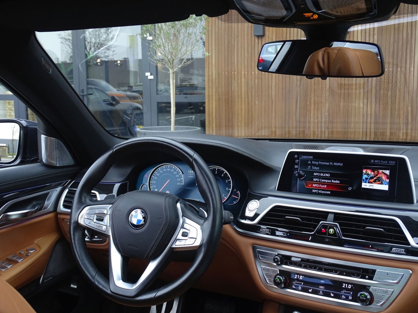 BMW 7 Serie 750Li LANG V8 449PK xDr. High Exec / M-Individual / Bowers & Wil