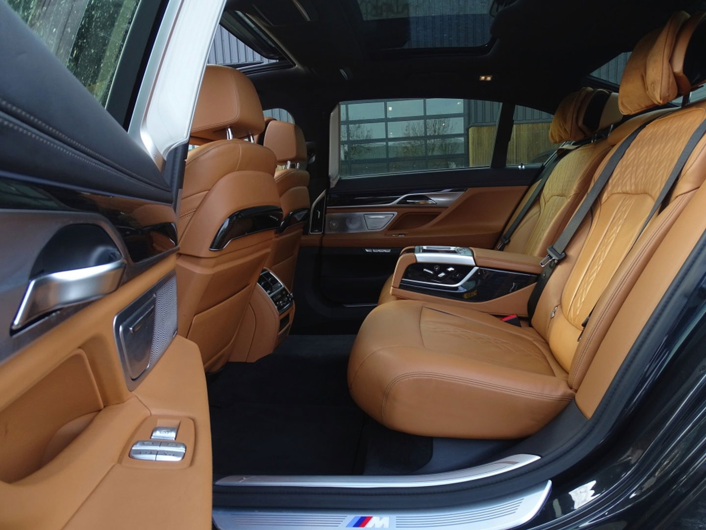 BMW 7 Serie 750Li LANG V8 449PK xDr. High Exec / M-Individual / Bowers & Wil