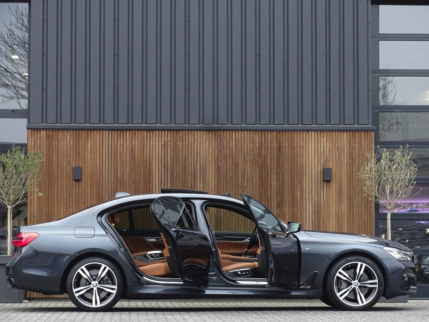 BMW 7 Serie 750Li LANG V8 449PK xDr. High Exec / M-Individual / Bowers & Wil