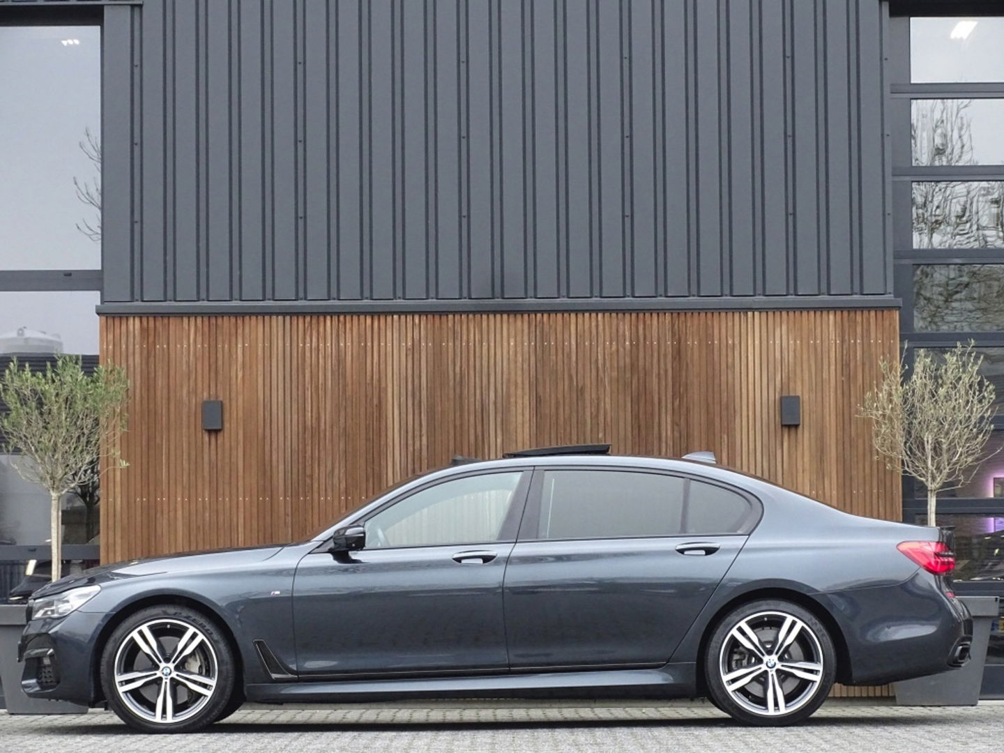 BMW 7 Serie 750Li LANG V8 449PK xDr. High Exec / M-Individual / Bowers & Wil