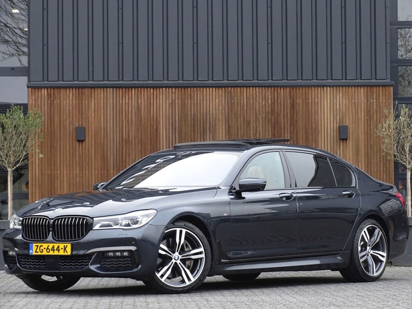 BMW 7 Serie 750Li LANG V8 449PK xDr. High Exec / M-Individual / Bowers & Wil