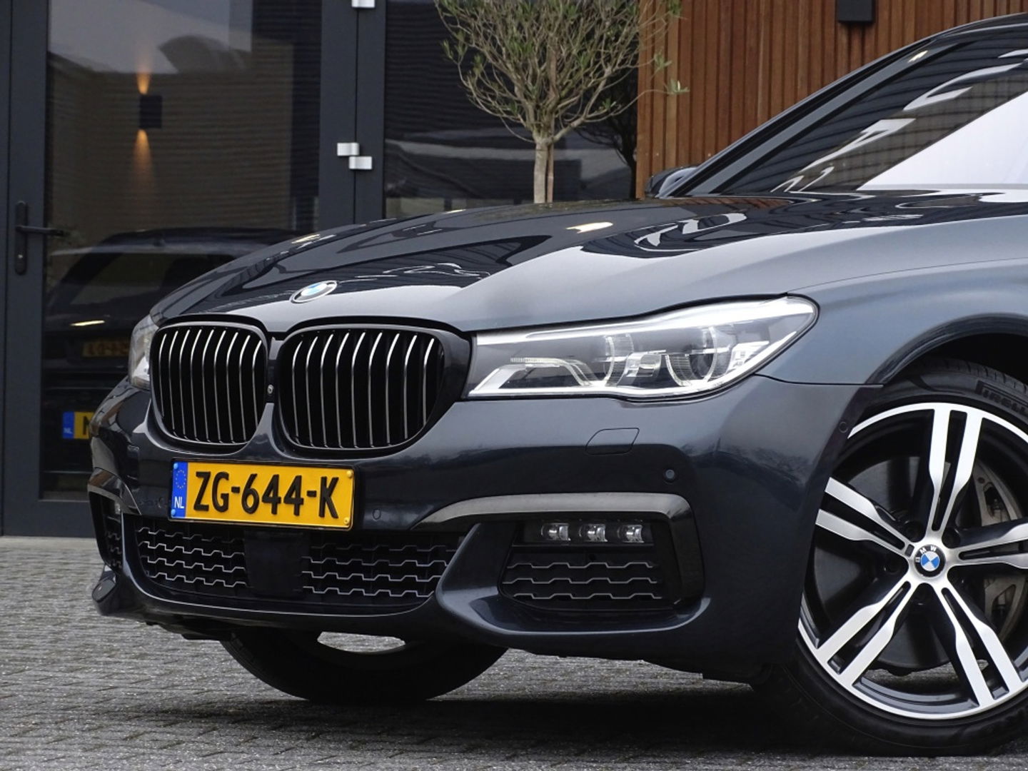 BMW 7 Serie 750Li LANG V8 449PK xDr. High Exec / M-Individual / Bowers & Wil