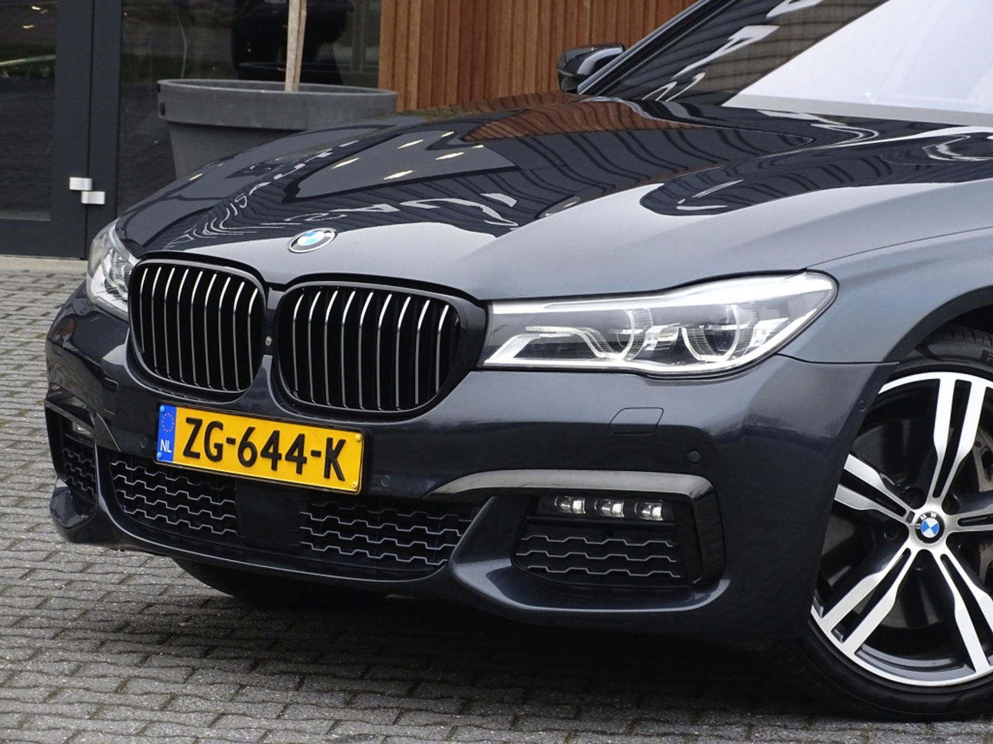 BMW 7 Serie 750Li LANG V8 449PK xDr. High Exec / M-Individual / Bowers & Wil