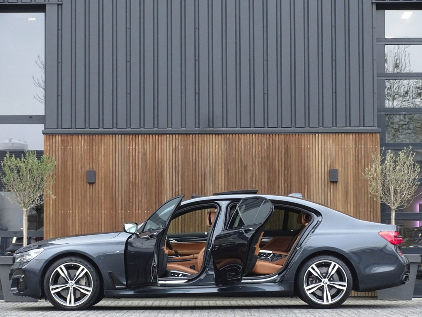 BMW 7 Serie 750Li LANG V8 449PK xDr. High Exec / M-Individual / Bowers & Wil