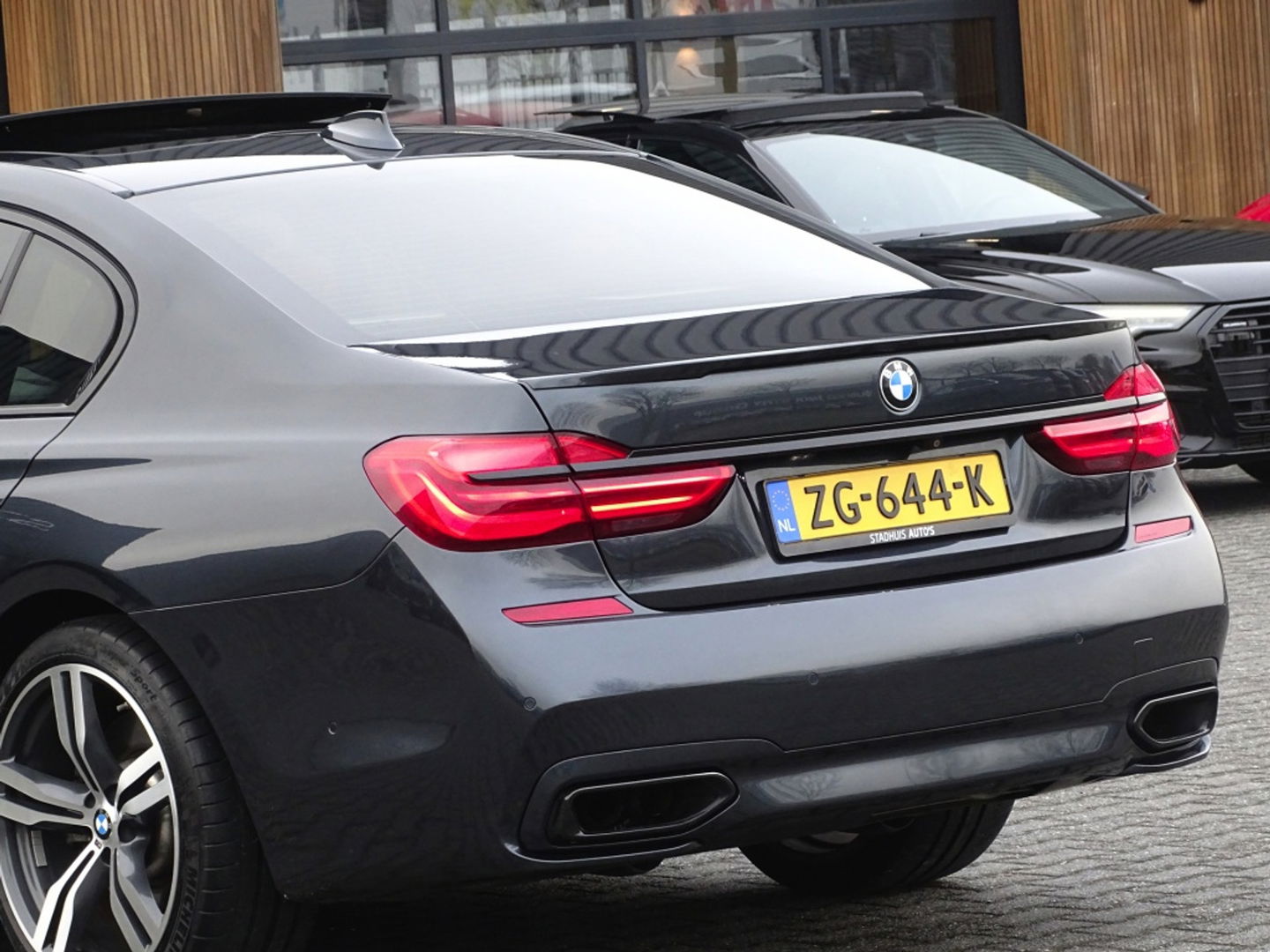 BMW 7 Serie 750Li LANG V8 449PK xDr. High Exec / M-Individual / Bowers & Wil