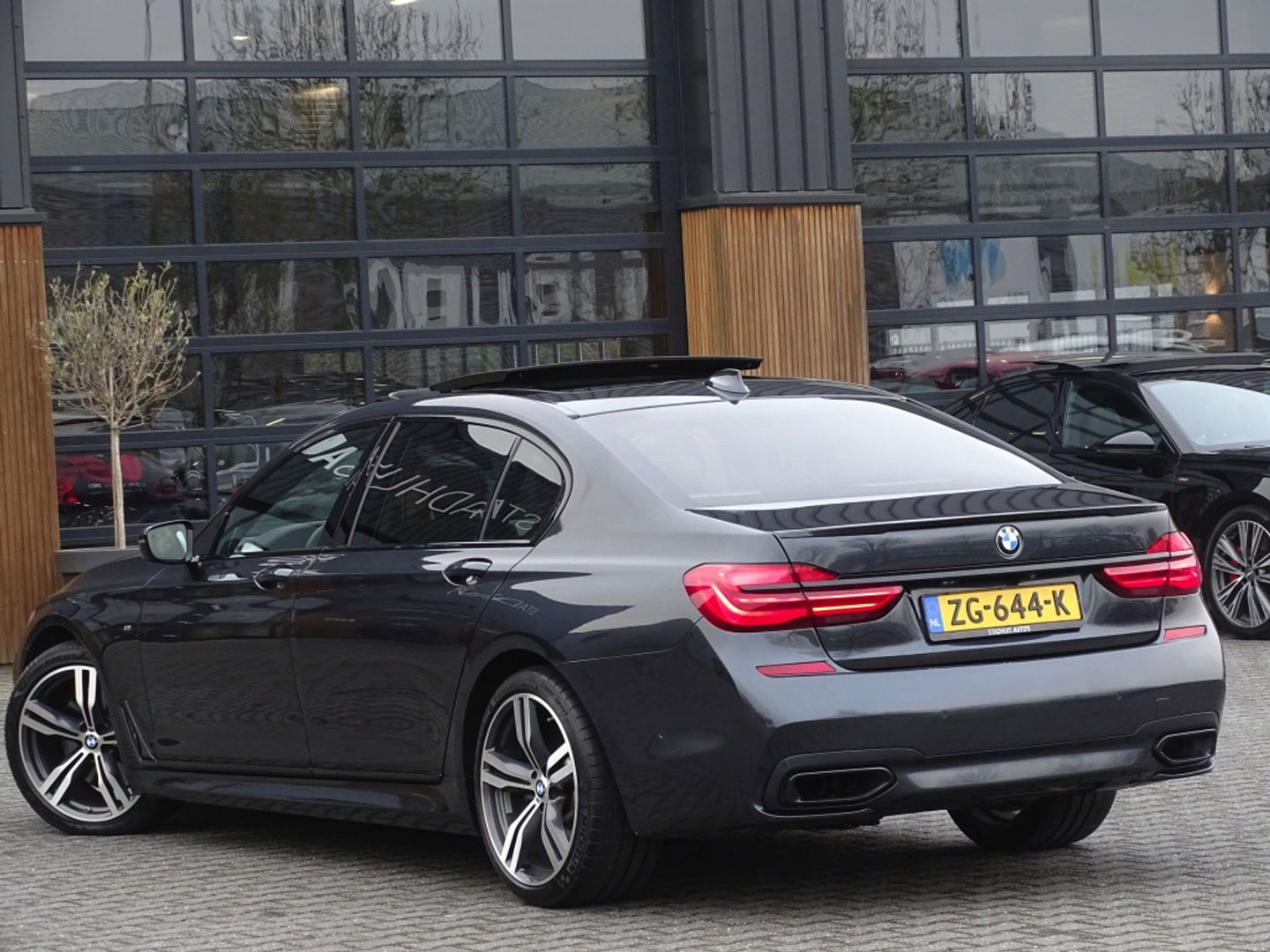 BMW 7 Serie 750Li LANG V8 449PK xDr. High Exec / M-Individual / Bowers & Wil