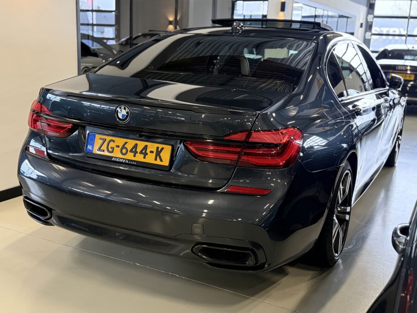 BMW 7 Serie 750Li LANG V8 449PK xDr. High Exec / M-Individual / Bowers & Wil