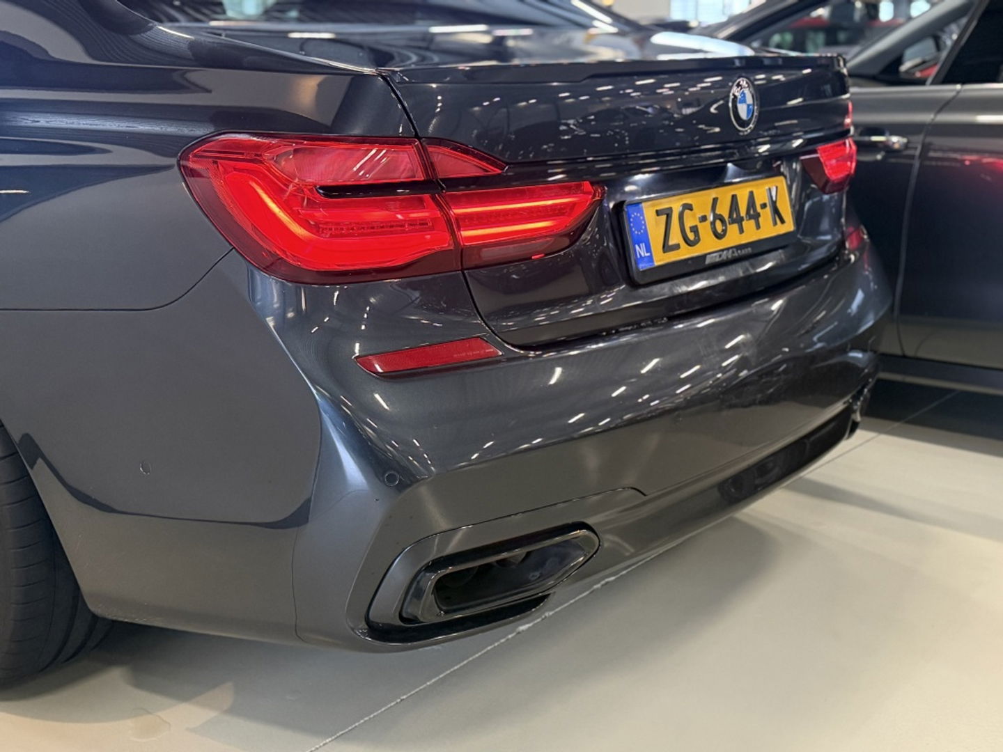 BMW 7 Serie 750Li LANG V8 449PK xDr. High Exec / M-Individual / Bowers & Wil